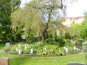 Baum-Zwölf-Apostel Kirchhof